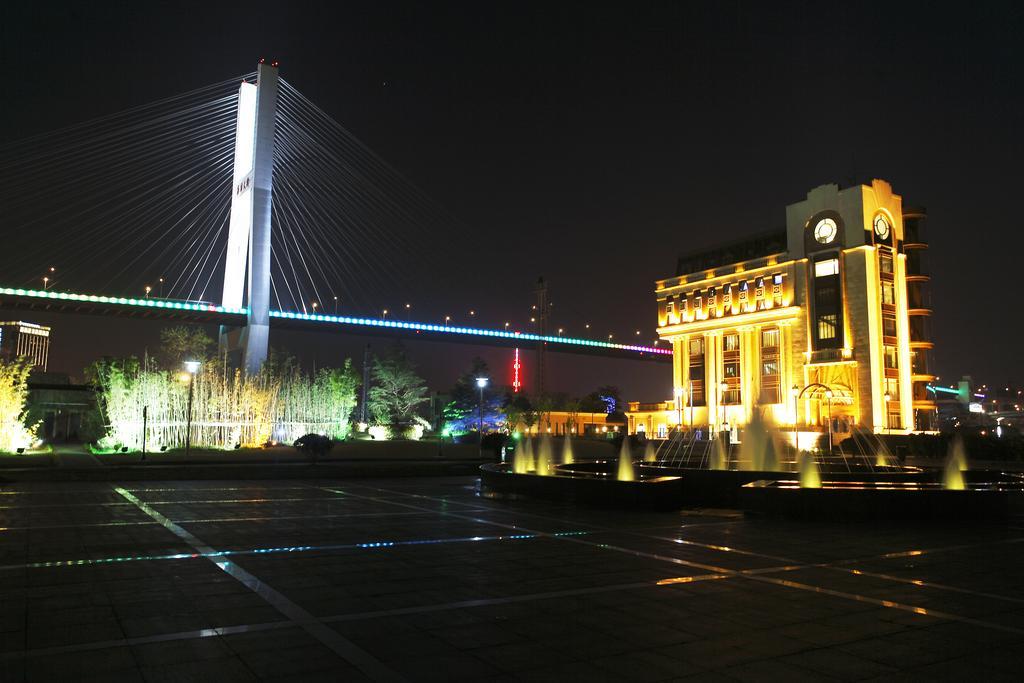 Shanghai Eiffelton Hotel Bagian luar foto
